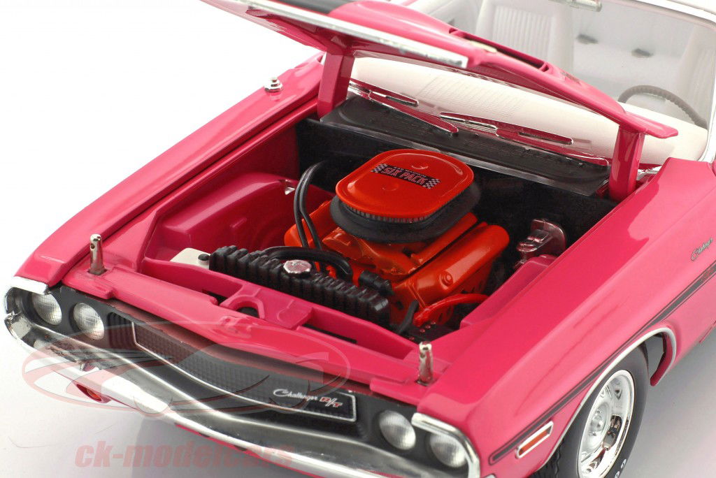 Dodge Challenger RT 440 Six Pack Année de construction 1970 rose / blanc 1:18 Greenlight