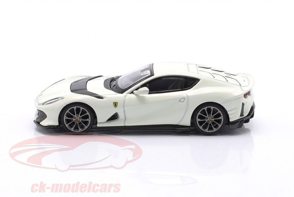 Ferrari 812 Competizione Byggeår 2024 Bianco Avus 1:64 BBR