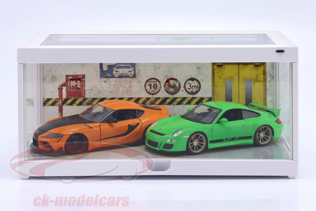 Diorama Single display case white with LED lighting for scale 1:18 / 1:24 Triple9