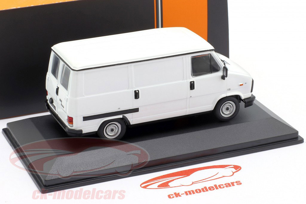 Fiat Ducato Année de construction 1982 blanc 1:43 Ixo