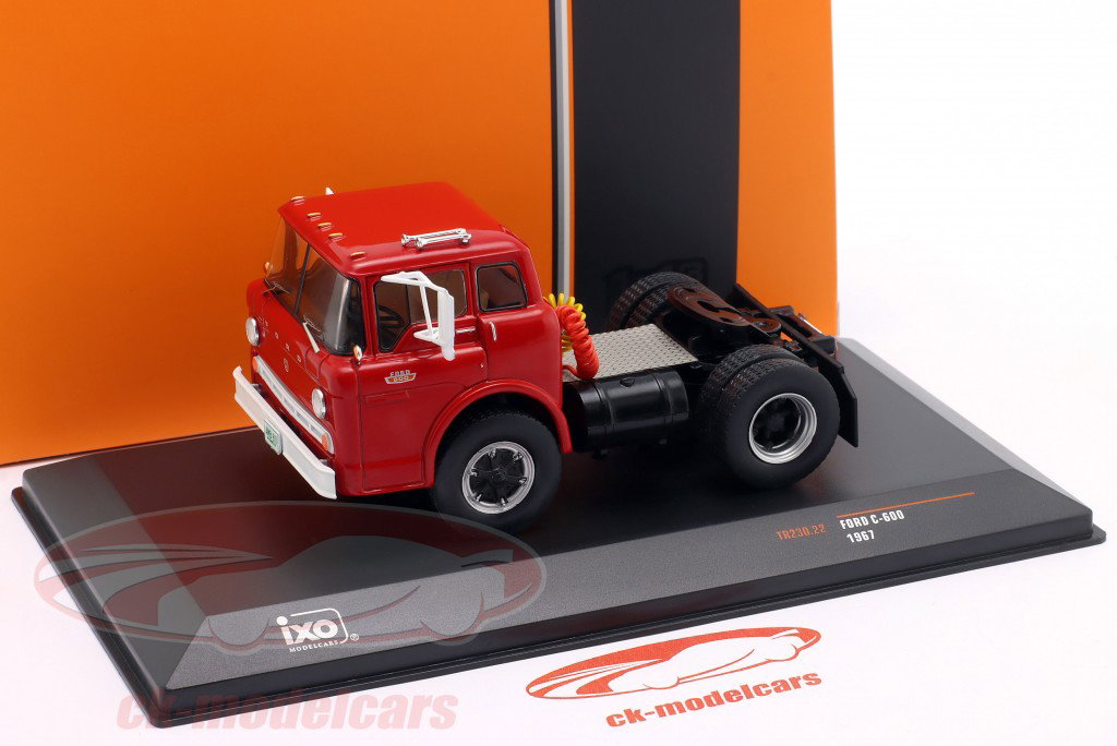 Ford C-600 Camion Année de construction 1967 rouge 1:43 Ixo