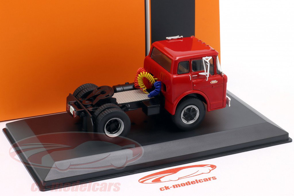Ford C-600 Camion Année de construction 1967 rouge 1:43 Ixo