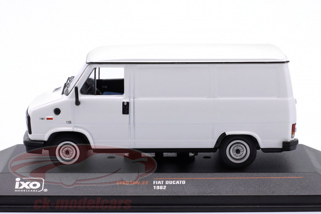 Fiat Ducato Année de construction 1982 blanc 1:43 Ixo