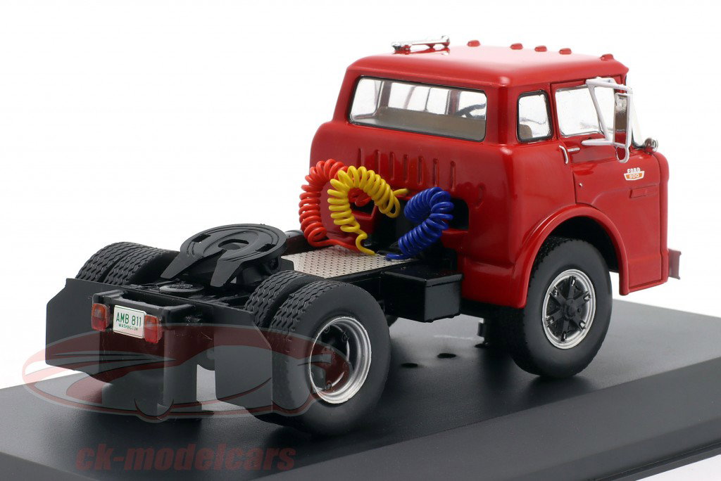 Ford C-600 Camion Année de construction 1967 rouge 1:43 Ixo
