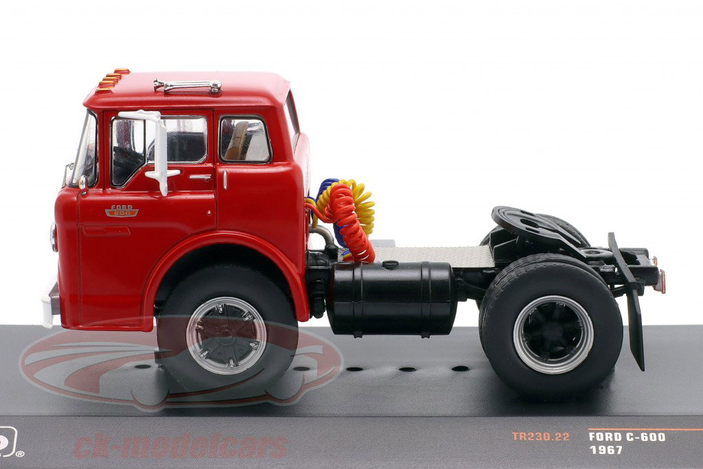 Ford C-600 Camion Année de construction 1967 rouge 1:43 Ixo