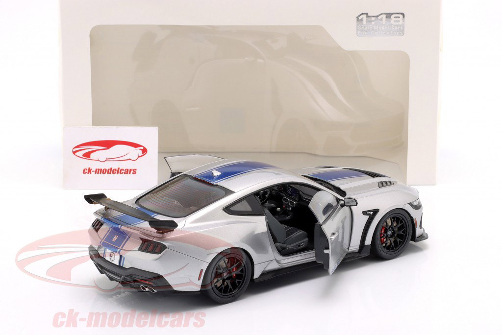 Ford Shelby Mustang Super Snake Byggeår 2025 sølvgrå metallisk 1:18 Solido