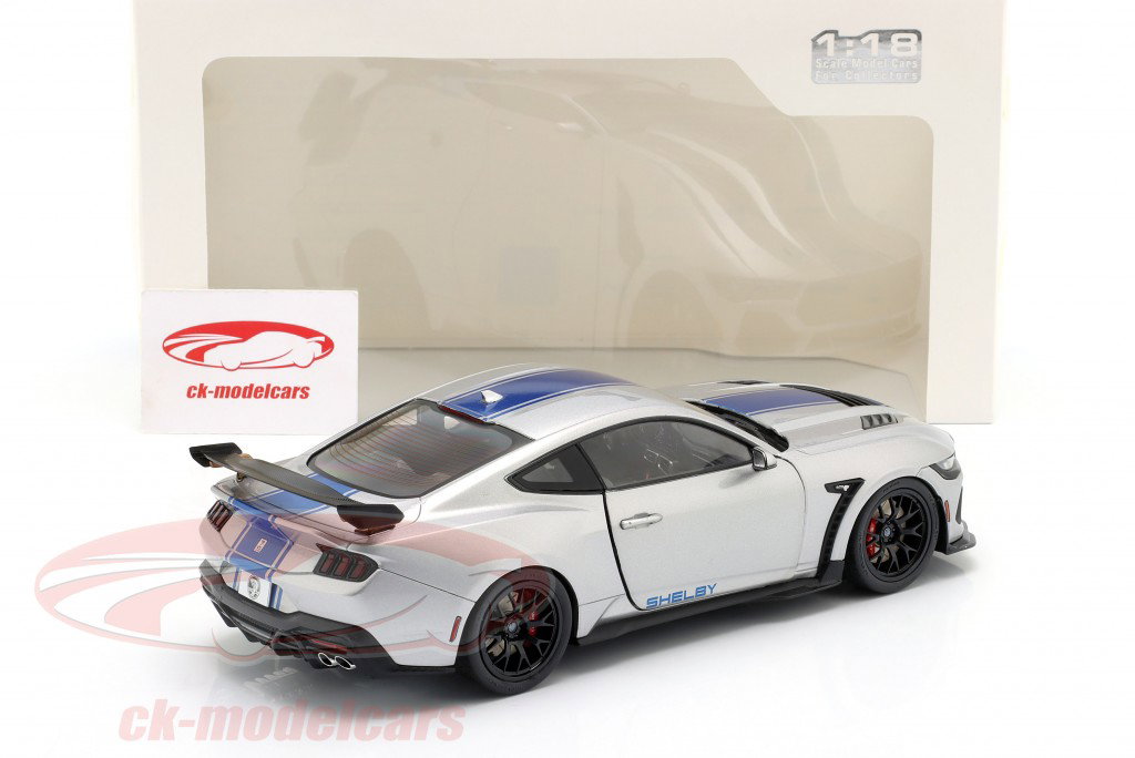 Ford Shelby Mustang Super Snake Byggeår 2025 sølvgrå metallisk 1:18 Solido
