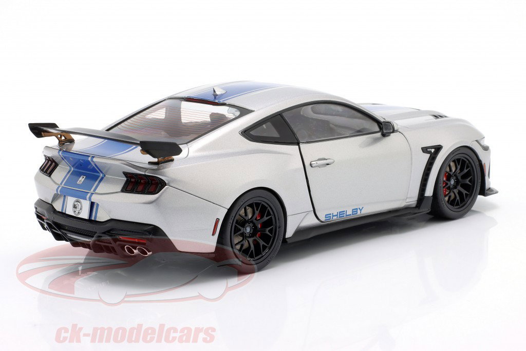 Ford Shelby Mustang Super Snake Byggeår 2025 sølvgrå metallisk 1:18 Solido