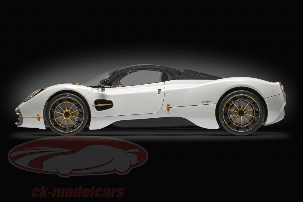Pagani Utopia Coupe Año de construcción 2023 blanco perla equipo 1:8 Pocher