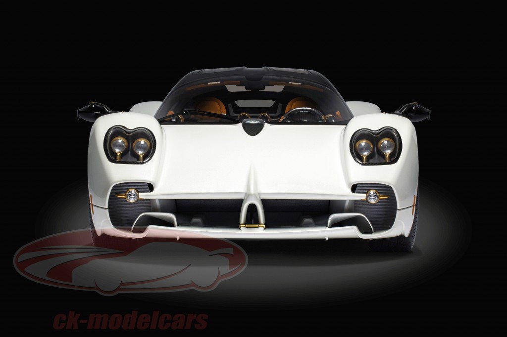 Pagani Utopia Coupe Ano de construção 2023 branco pérola kit 1:8 Pocher