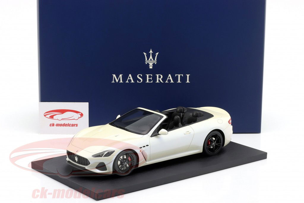 Maserati GranCabrio Ano de construção 2019 branco 1:18 TrueScale