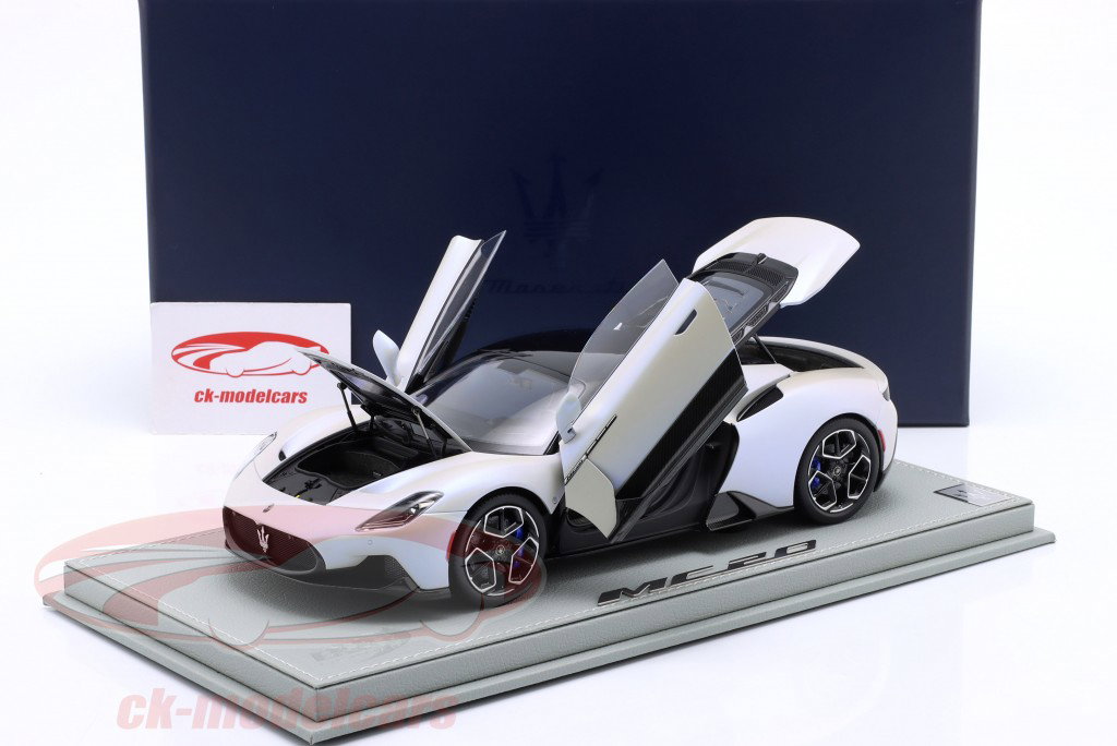Maserati MC20 Année de construction 2020 audace blanc / noir 1:18 BBR