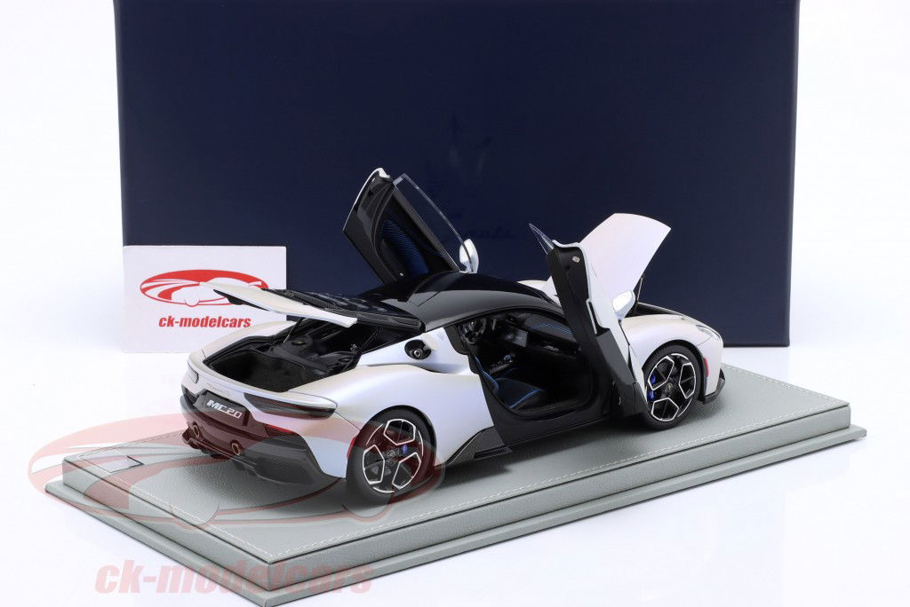 Maserati MC20 Année de construction 2020 audace blanc / noir 1:18 BBR