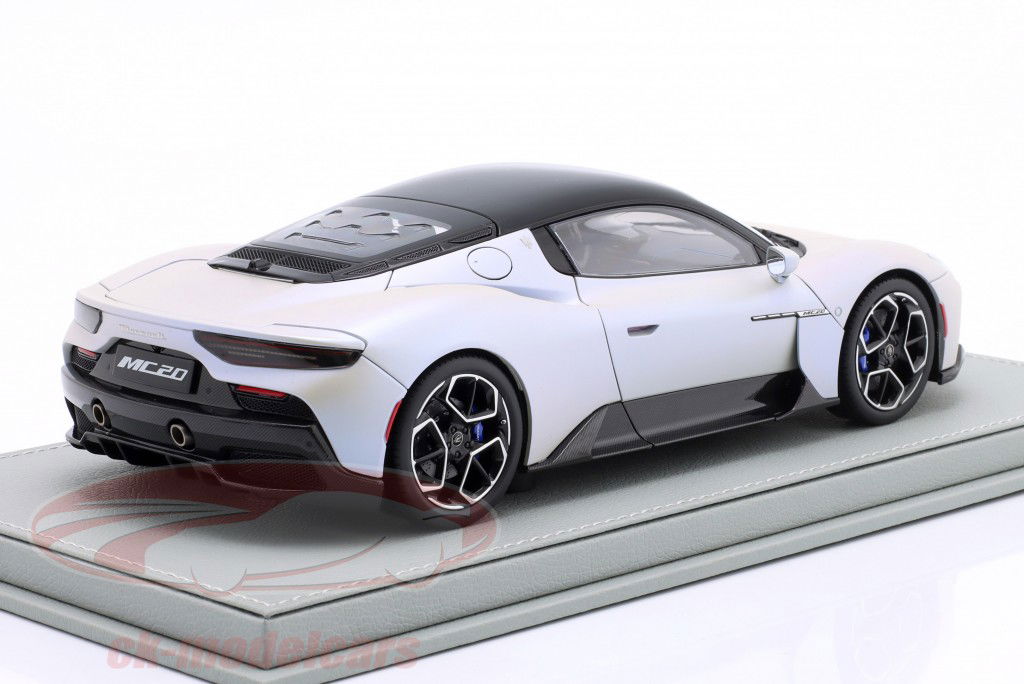 Maserati MC20 Année de construction 2020 audace blanc / noir 1:18 BBR
