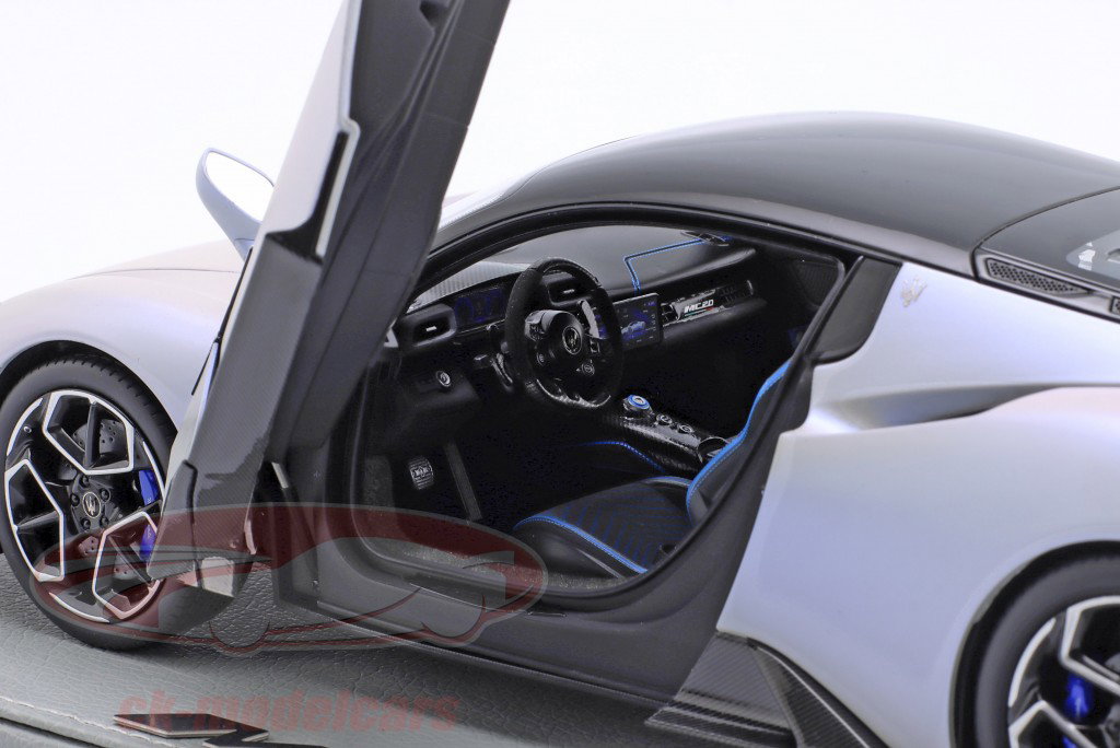 Maserati MC20 Année de construction 2020 audace blanc / noir 1:18 BBR