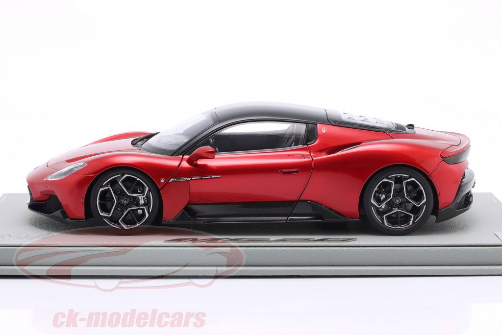 Maserati MC20 Année de construction 2020 vincente rouge / noir 1:18 BBR