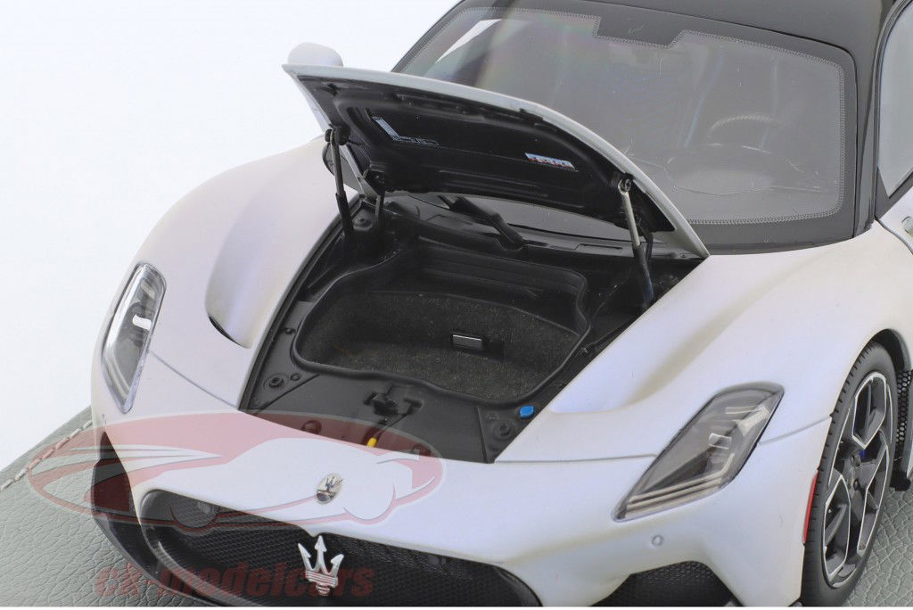 Maserati MC20 Année de construction 2020 audace blanc / noir 1:18 BBR