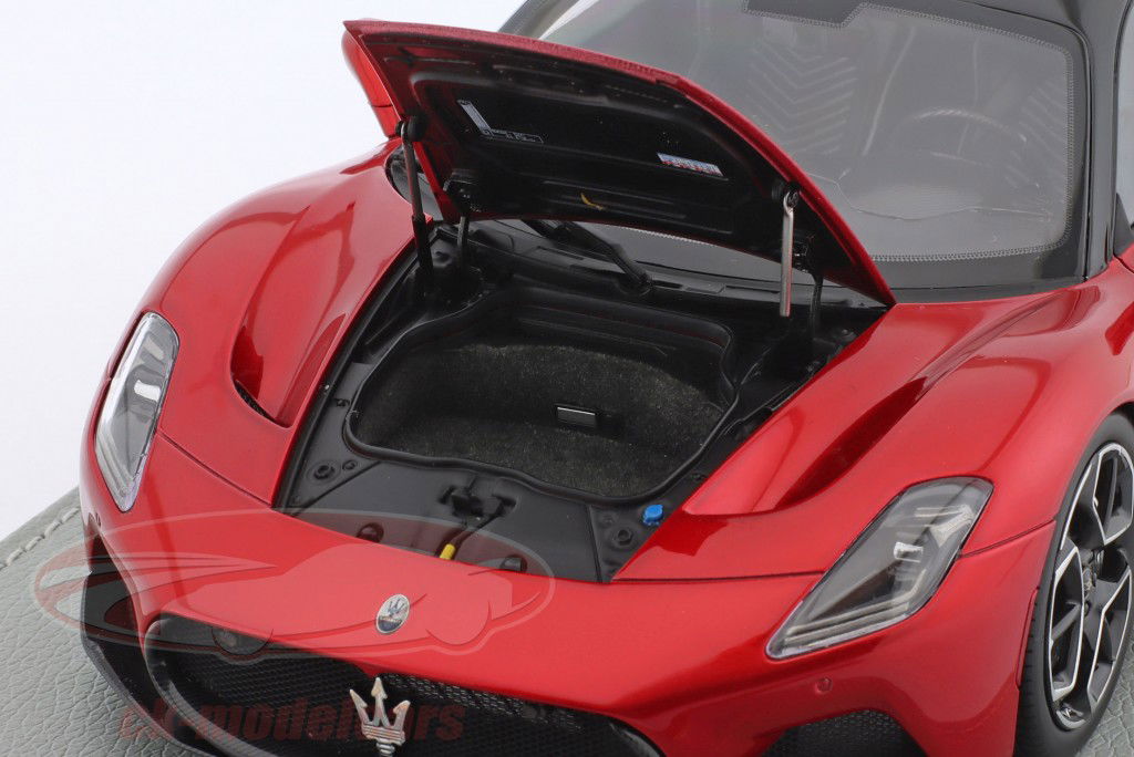 Maserati MC20 Année de construction 2020 vincente rouge / noir 1:18 BBR