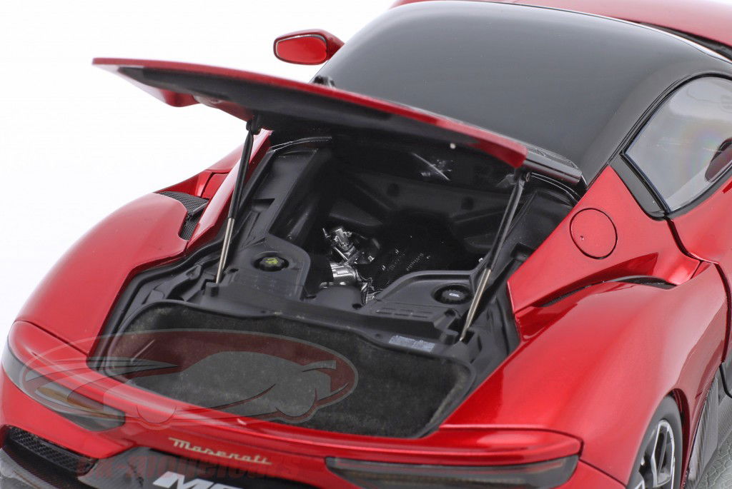 Maserati MC20 Année de construction 2020 vincente rouge / noir 1:18 BBR