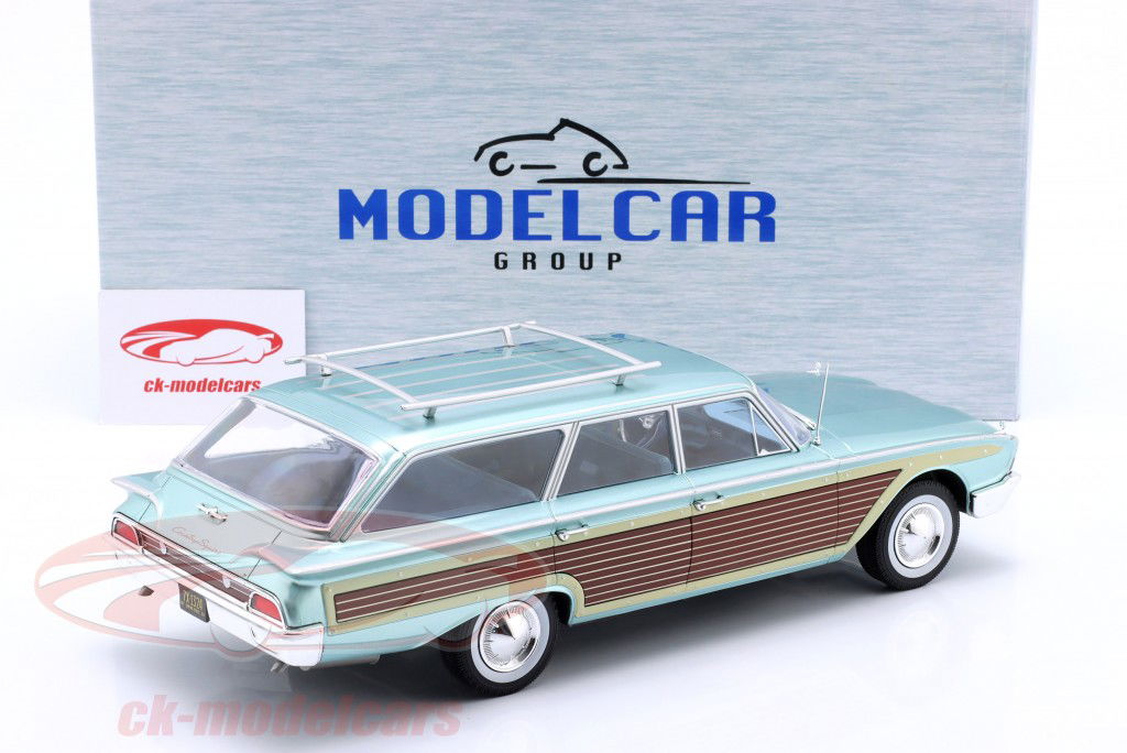 Ford LTD Country Squire Год постройки 1960 светло-голубой металлический / имитация дерева 1:18 ModelCar Group