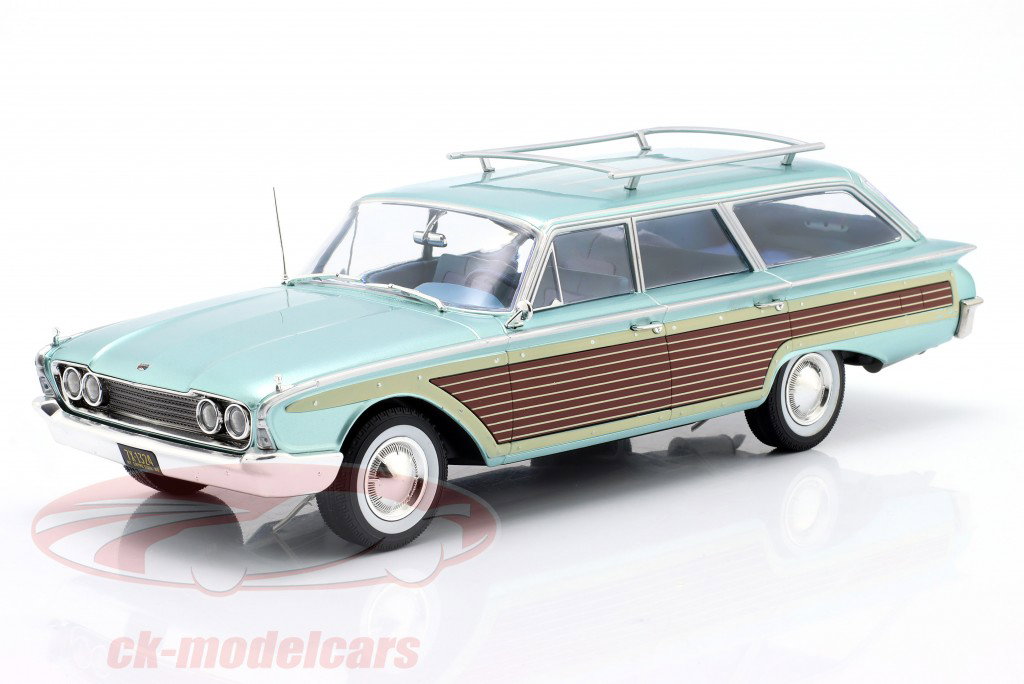 Ford LTD Country Squire Год постройки 1960 светло-голубой металлический / имитация дерева 1:18 ModelCar Group