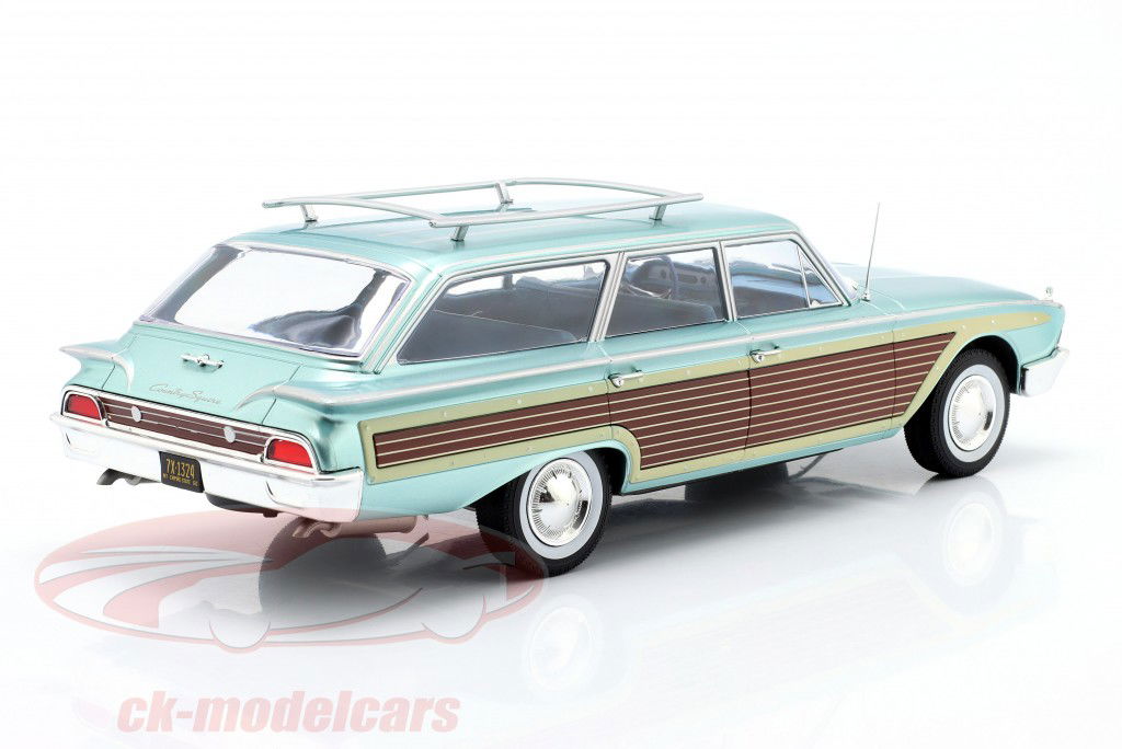 Ford LTD Country Squire Год постройки 1960 светло-голубой металлический / имитация дерева 1:18 ModelCar Group