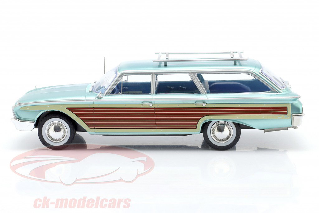 Ford LTD Country Squire Год постройки 1960 светло-голубой металлический / имитация дерева 1:18 ModelCar Group