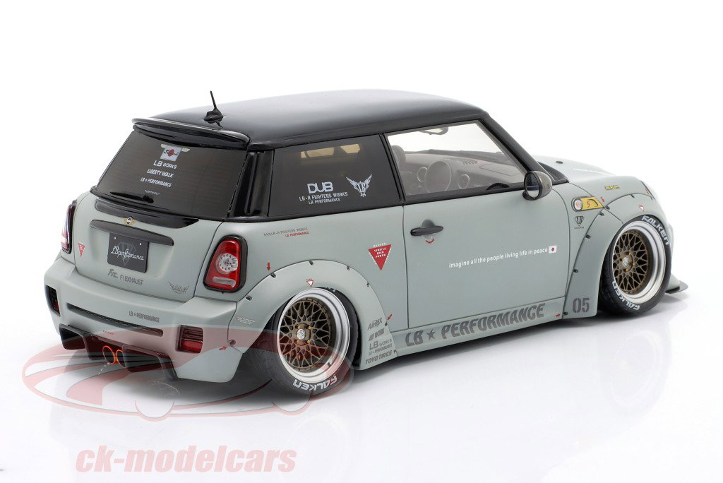 Mini Cooper R56 LB-Works 2015 gris 1:18 OttOmobile