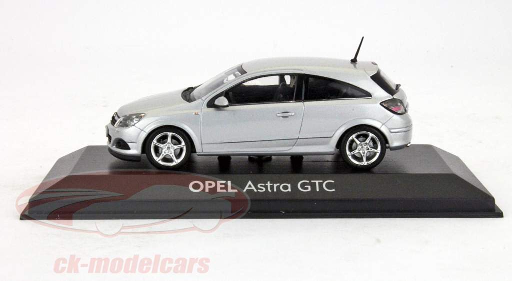 欧宝雅特GTC 2004年银1:43 MINICHAMPS