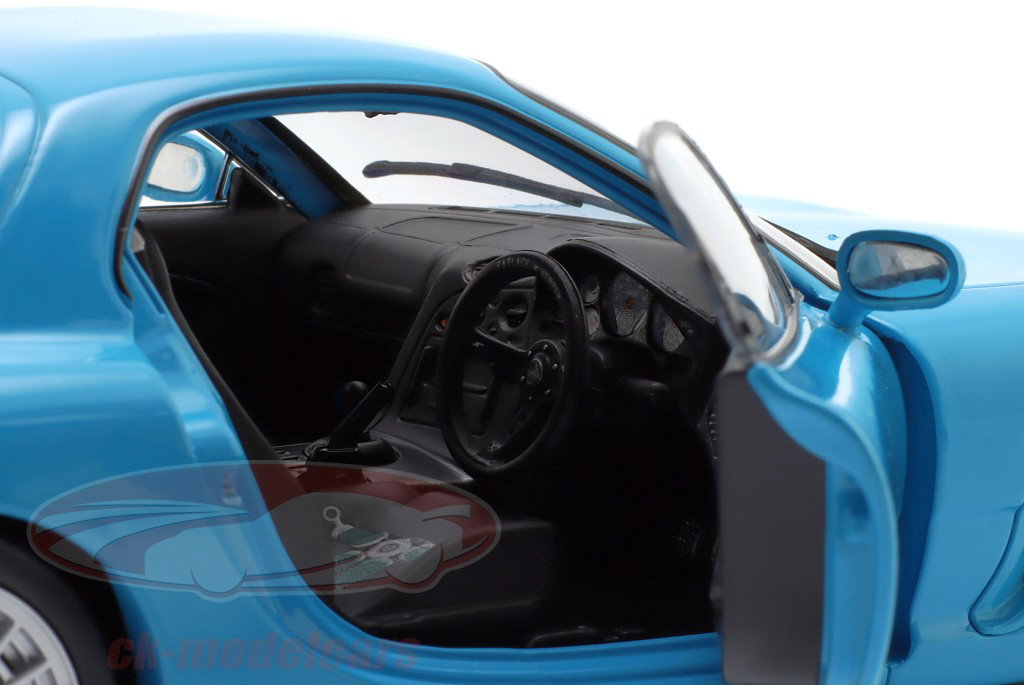 Mazda RX-7 Typ RS (FD3S) Ano de construção 1999 azul neon 1:18 Solido