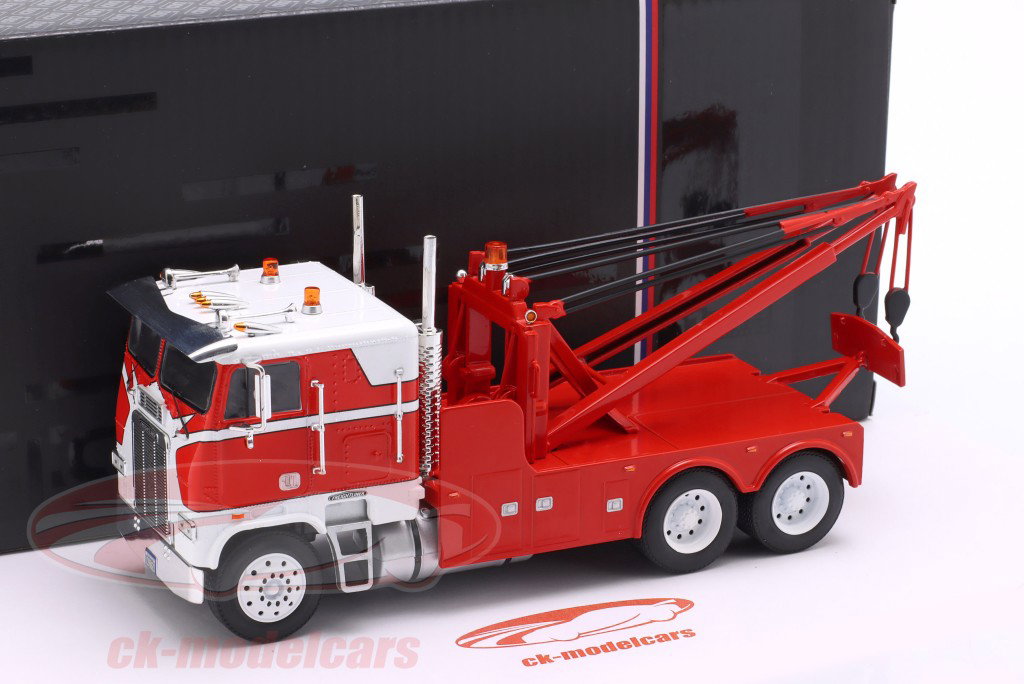 Freightliner FLA dépanneuse Année de construction 1987 rouge / blanc 1:43 Ixo