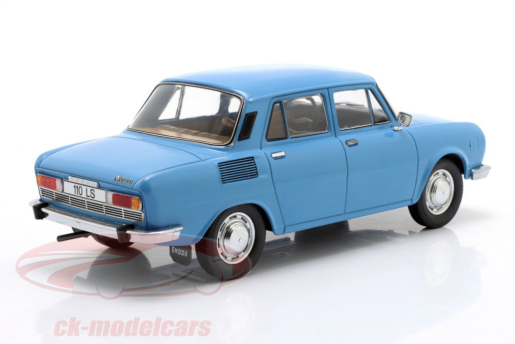 Skoda 110 LS Année de construction 1969 bleu clair 1:18 ModelCar Group
