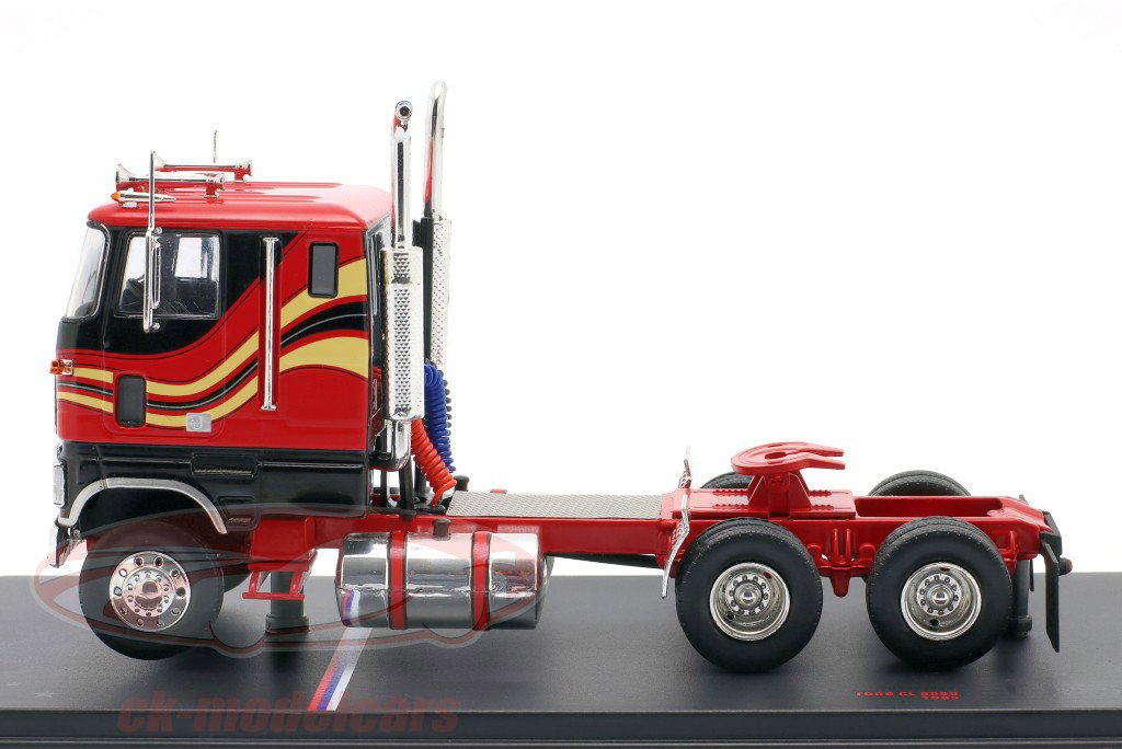 Ford CL 9000 SZM Année de construction 1985 rouge / décor 1:43 Ixo