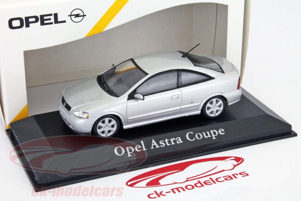 Opel Astra Coupe Anno 2000 argento 1:43 Minichamps