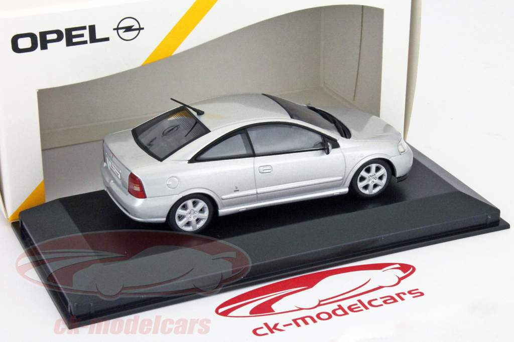 Opel Astra Coupe Anno 2000 argento 1:43 Minichamps
