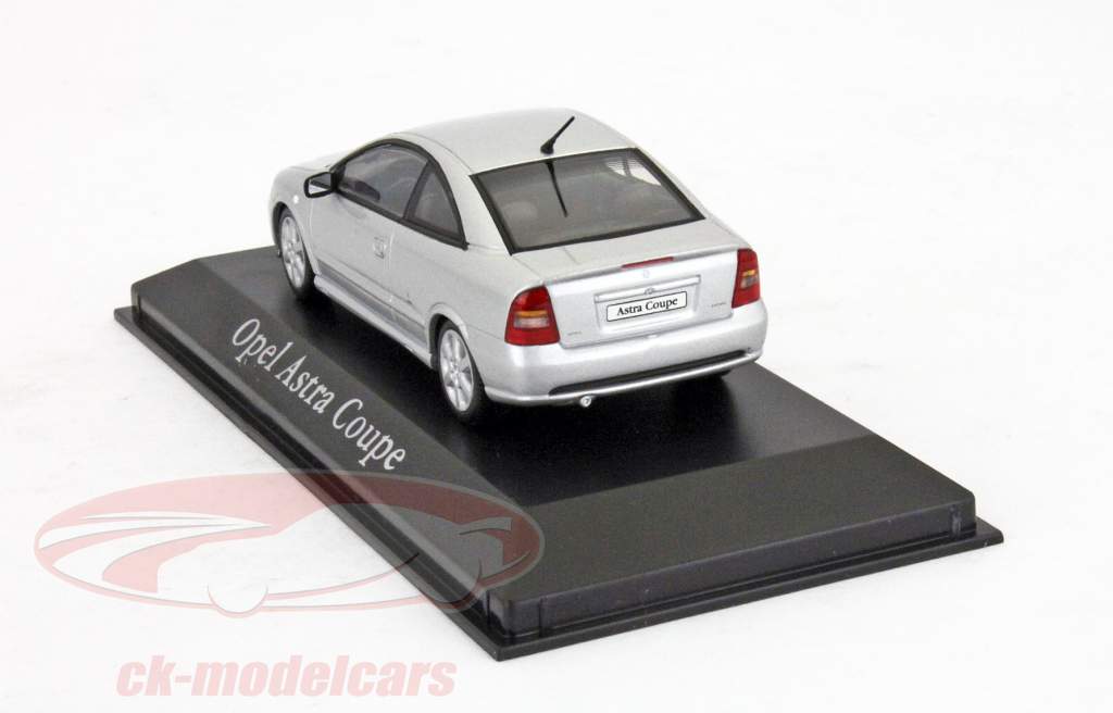 Opel Astra Coupe 2000 prata 1:43 Minichamps