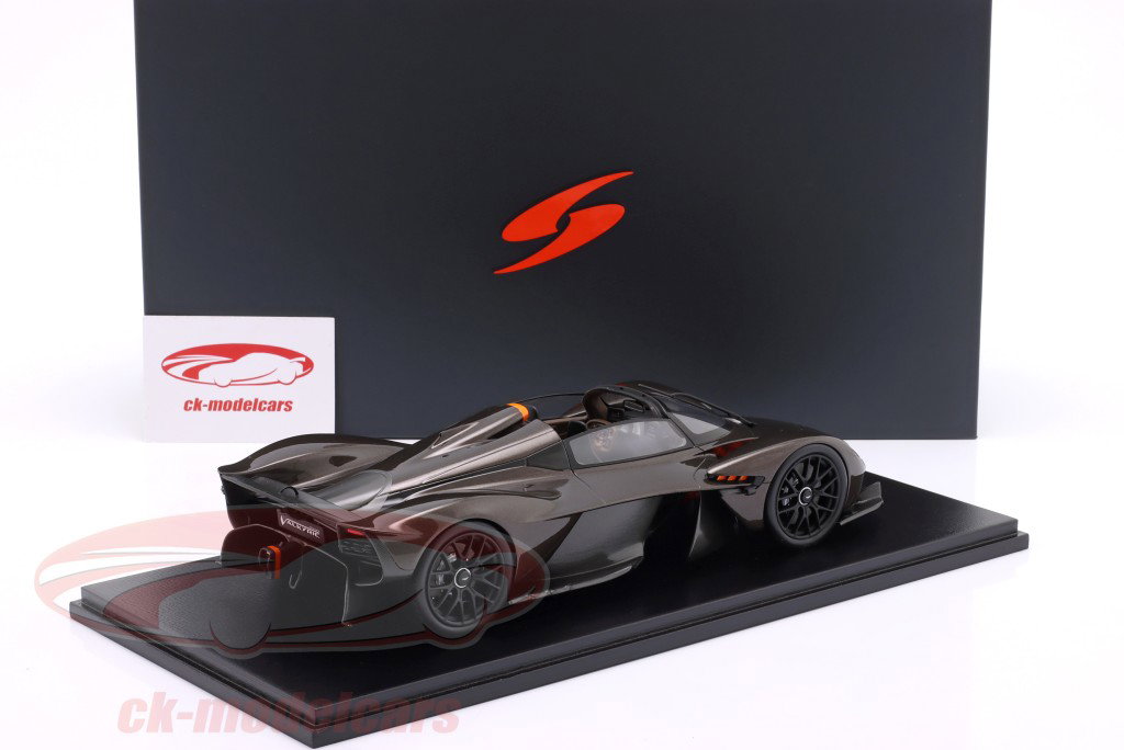 Aston Martin Valkyrie Spyder Année de construction 2023 gris 1:18 Spark