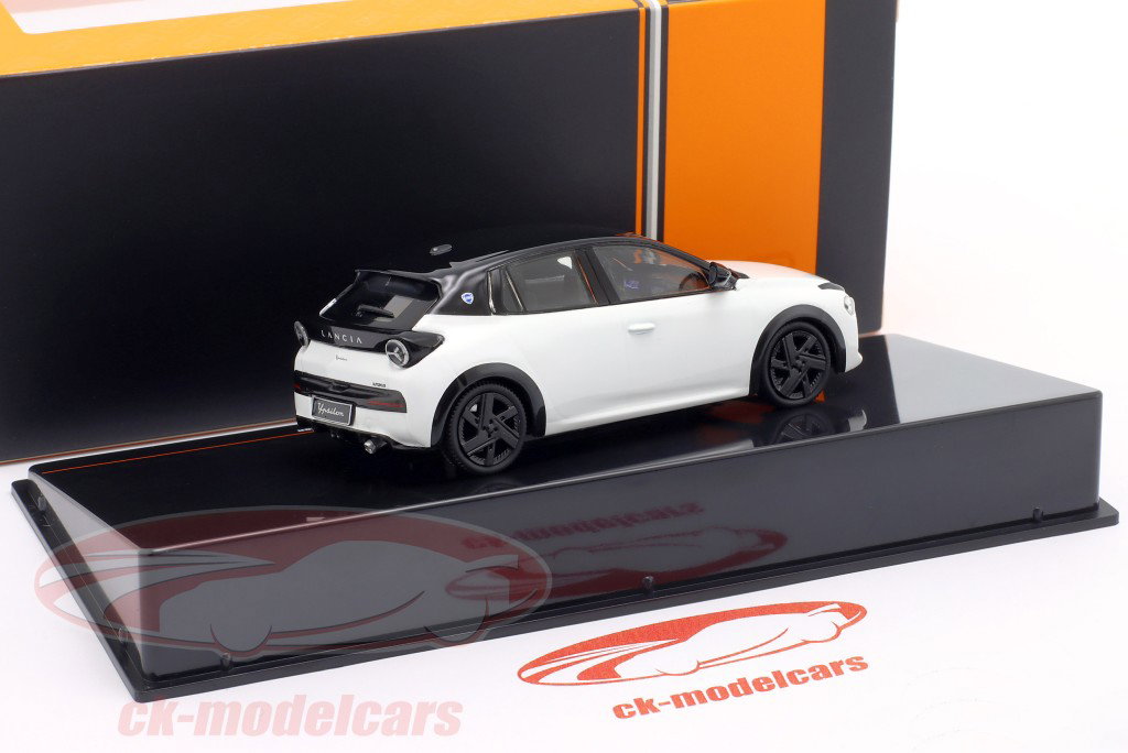 Lancia Ypsilon Ano de construção 2025 branco / preto 1:43 Ixo