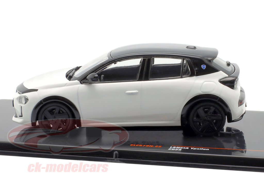 Lancia Ypsilon Año de construcción 2025 blanco / negro 1:43 Ixo