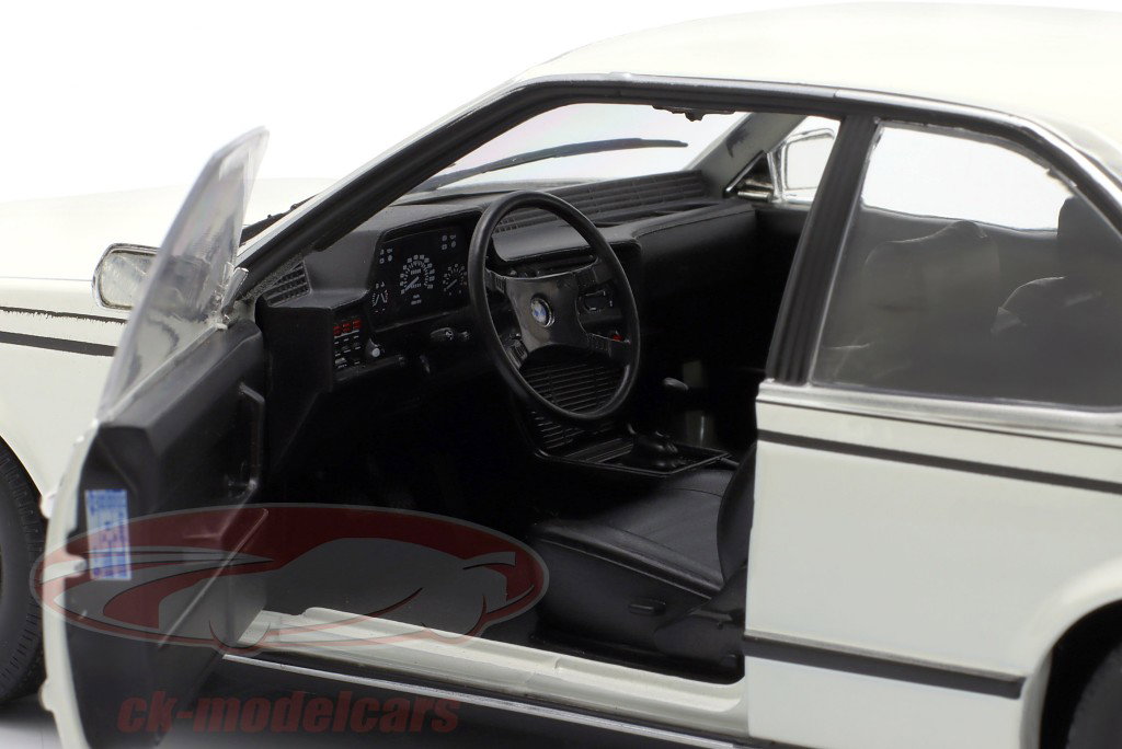 BMW 635 CSi Année de construction 1984 blanc 1:18 Solido