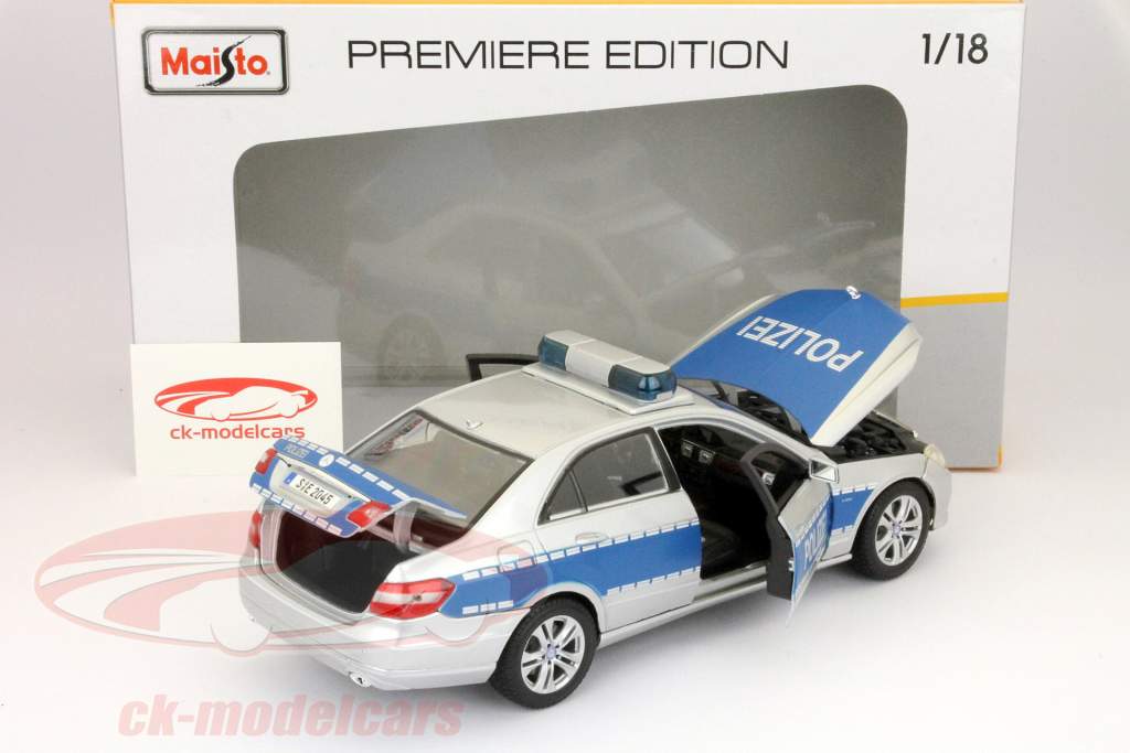 メルセデスベンツEクラス警察青/銀1時18分モデルMaisto