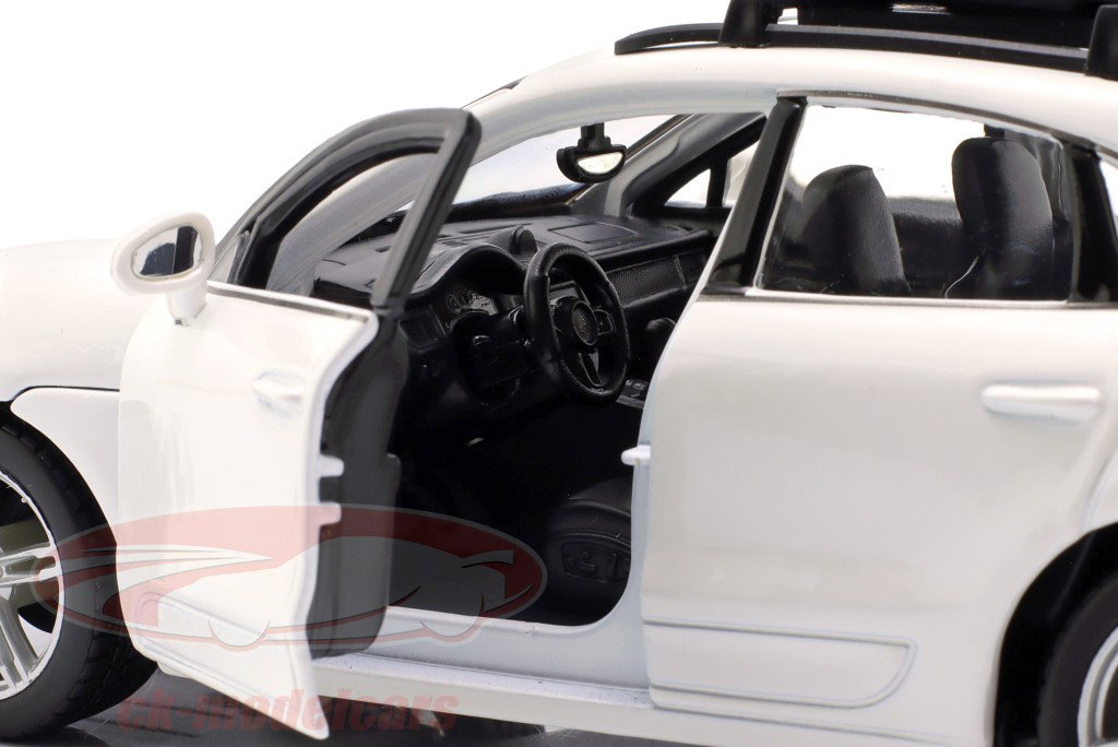 Porsche Macan avec coffre de toit blanc 1:24 Bburago