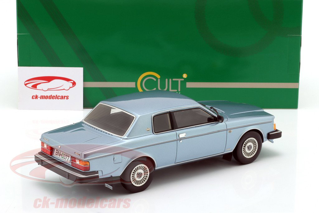 Volvo 262C Bertone Byggeår 1981 blå metallisk 1:18 Cult Scale
