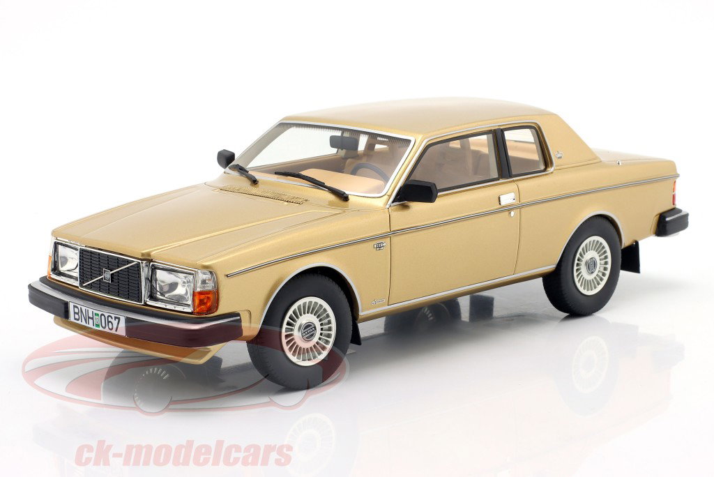 Volvo 262C Bertone Année de construction 1981 or métallique 1:18 Cult Scale