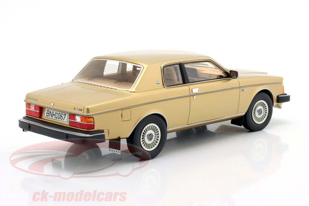 Volvo 262C Bertone year 1981 gold metallic 1:18 Cult Scale