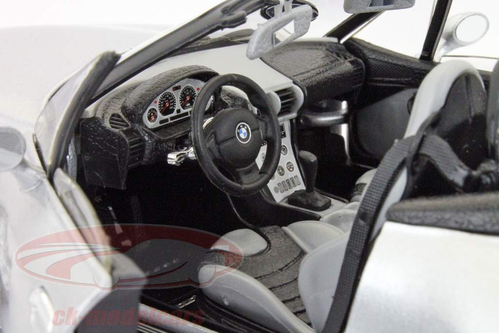 宝马M跑车银1:18 Bburago