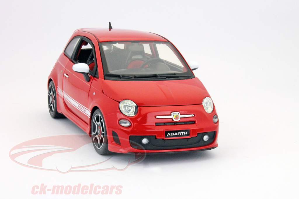 菲亚特500阿巴特模型的2008年红色1:18 Bburago