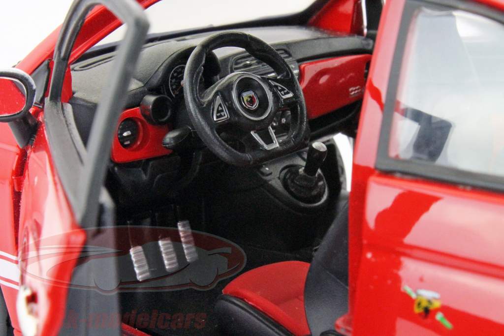 菲亚特500阿巴特模型的2008年红色1:18 Bburago