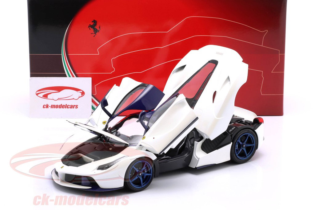 Ferrari LaFerrari Byggeår 2012 hvid / blå 1:18 BBR