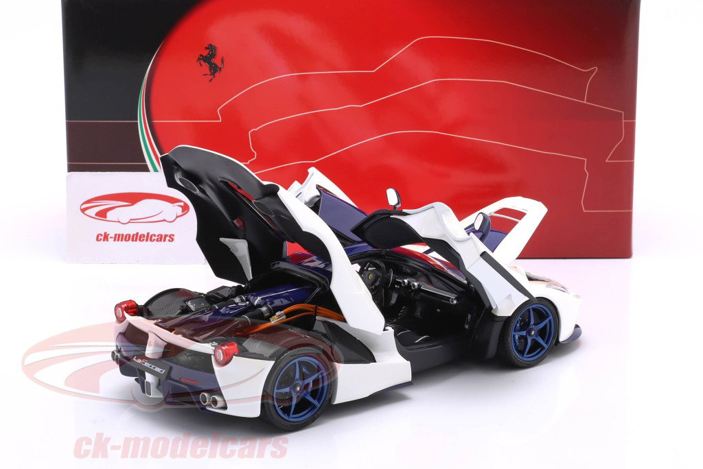 Ferrari LaFerrari Bouwjaar 2012 wit / blauw 1:18 BBR